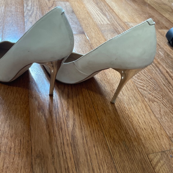 White heels - Picture 2 of 3